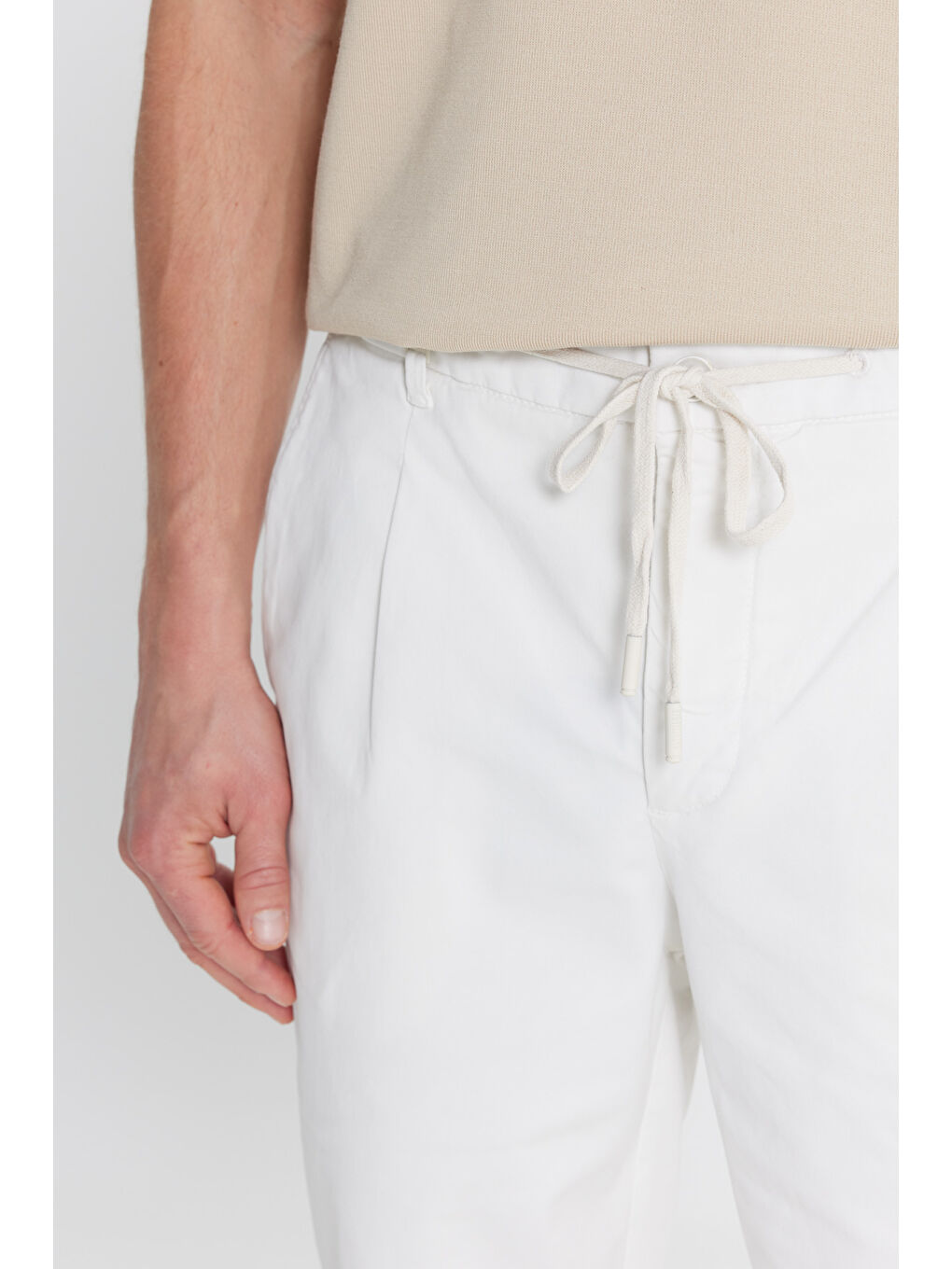 Erkek Beyaz Pamuklu Slim Fit Dar Kesim Beli Bağlamalı Yan Cepli Esnek Şort-3