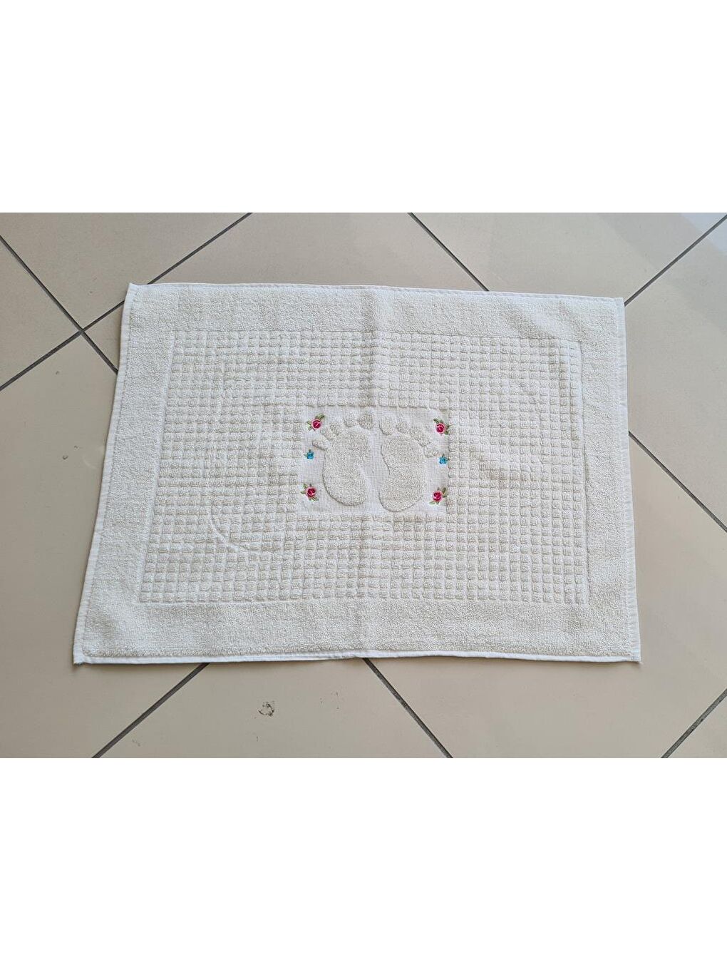 Güldestan Nakışlı Ayak Havlusu Beyaz