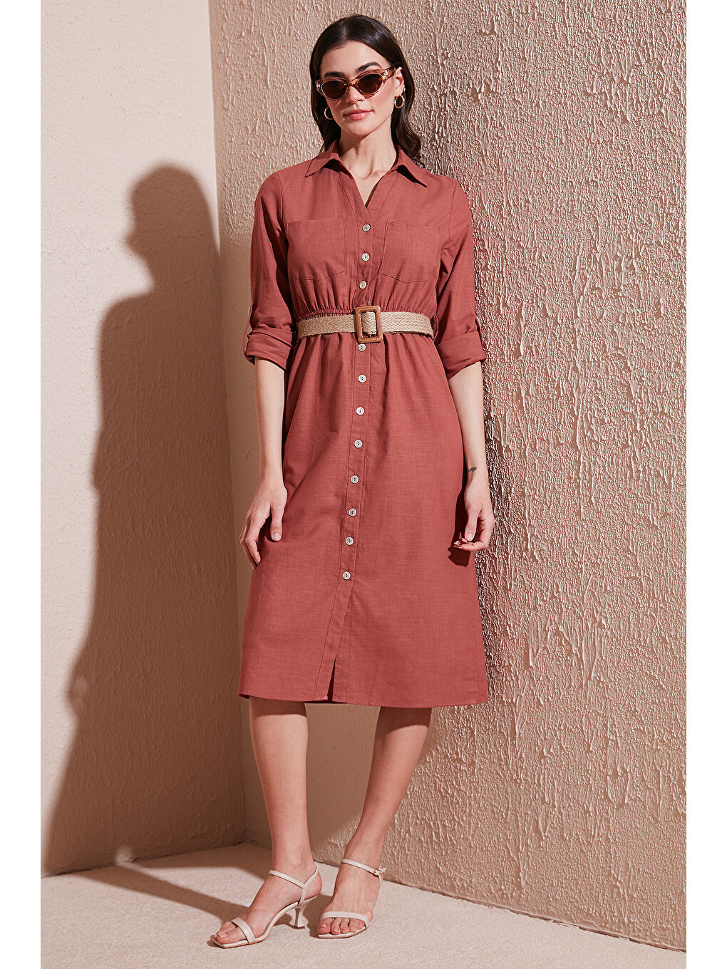 Kahverengi Pamuklu Regular Fit Kemerli Midi Boy Gömlek Kadın Elbise 67810301