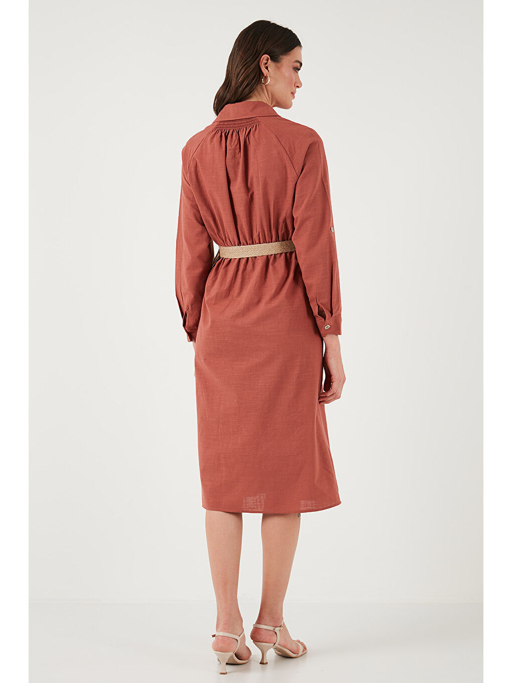 Kahverengi Pamuklu Regular Fit Kemerli Midi Boy Gömlek Kadın Elbise 67810301-6