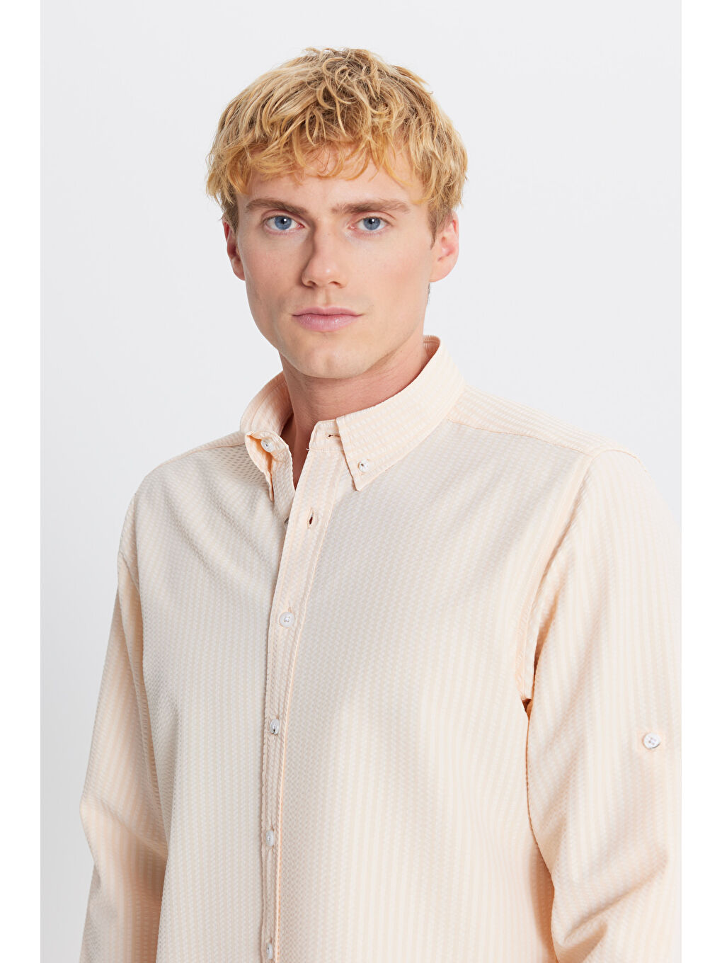 Turuncu Erkek Yavruağzı Tailored Slim Fit Dar Kesim Düğmeli Yaka Gofre Desenli Gömlek-3