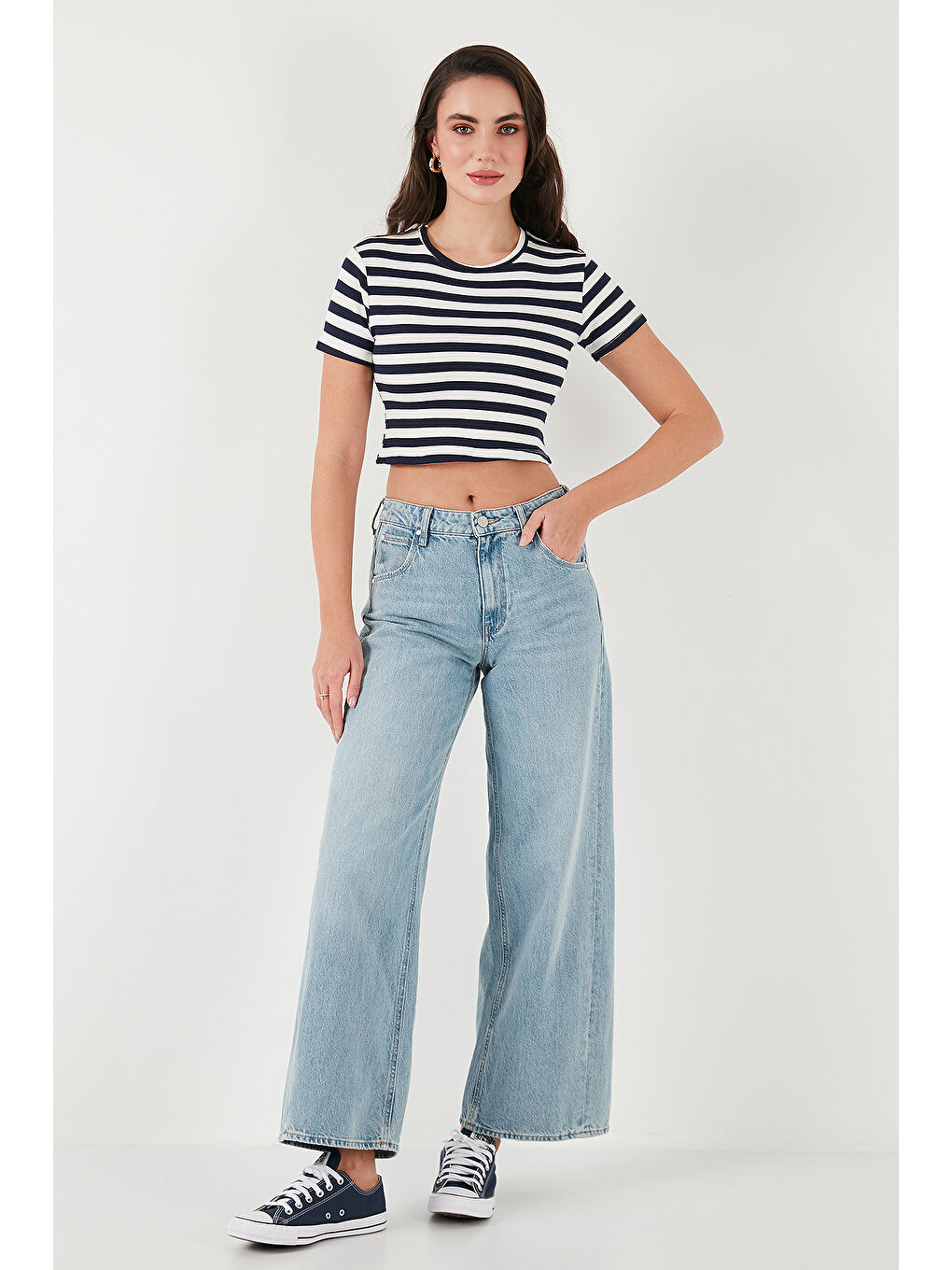 Lacivert Slim Fit Bisiklet Yaka Çizgili Crop Kadın T Shirt 5866110-2