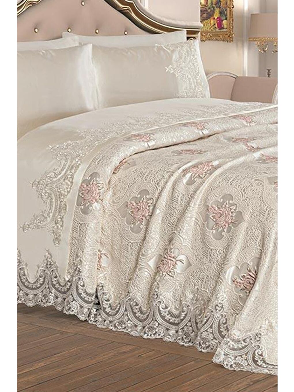 Karışık Fransız Güpürlü Eylül Pike Takımı Krem