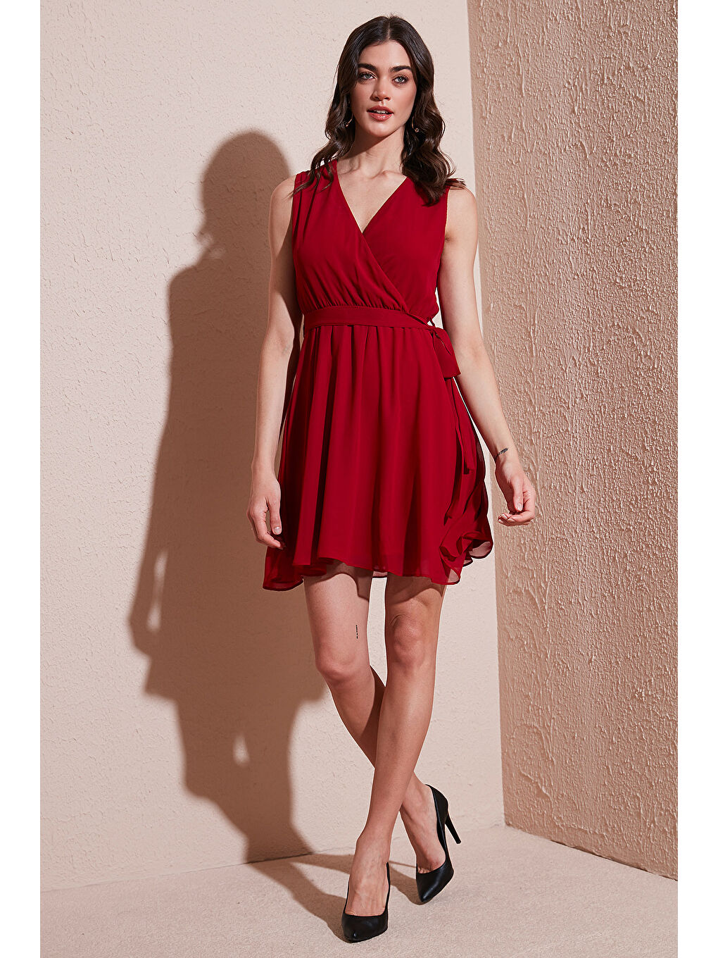 Kırmızı Regular Fit Kruvaze Yaka Bağlama Detaylı Şifon Mini Boy Kadın Elbise 6789075