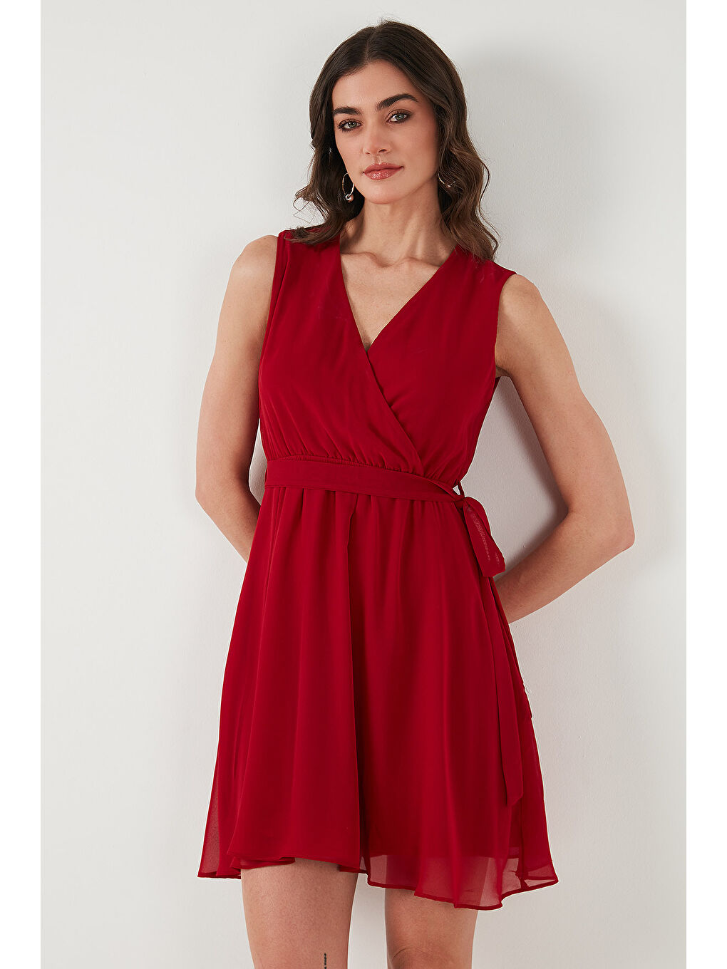 Kırmızı Regular Fit Kruvaze Yaka Bağlama Detaylı Şifon Mini Boy Kadın Elbise 6789075-3