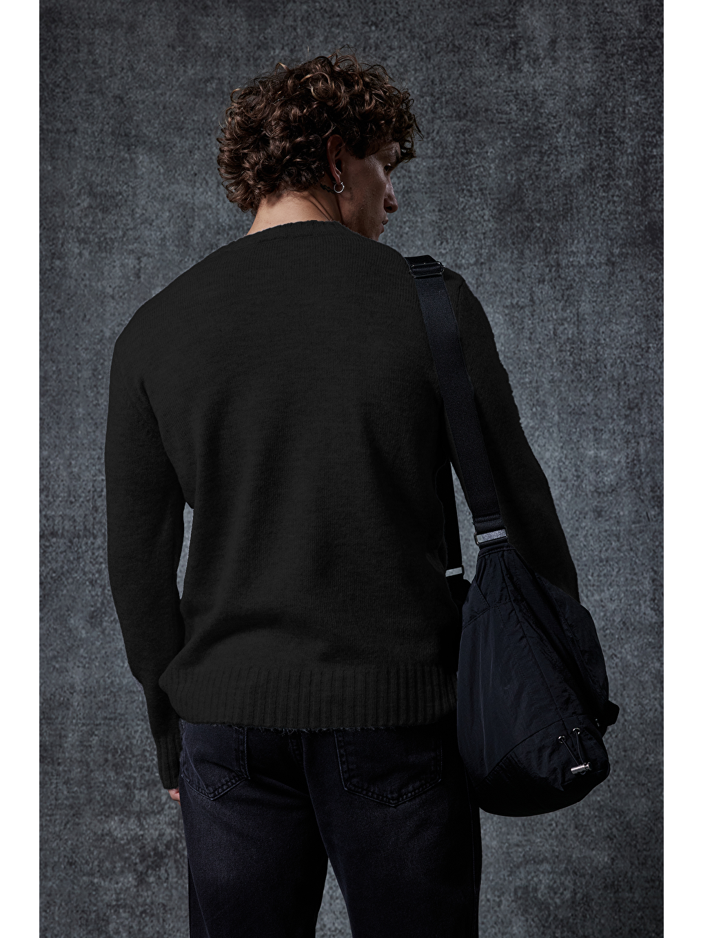 Erkek Regular Fit Bisiklet Yaka Kazak Siyah-4