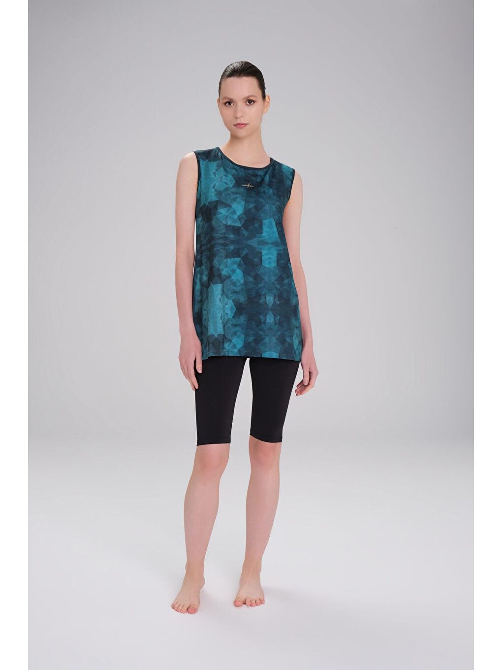 Desenli Siyah Mavi 3 Parça Askılı Yarı Kapalı Havuz Mayosu 4086-1