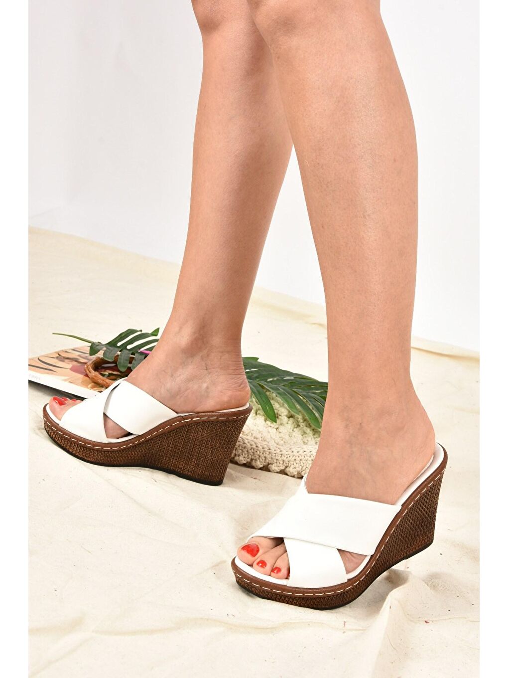 K674041009 Beyaz Kadın Terlik