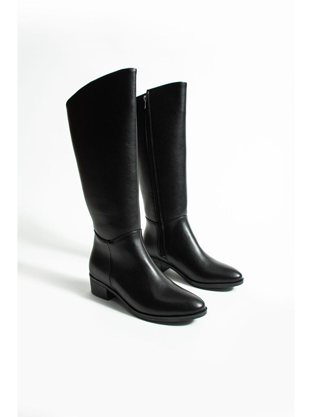 Siyah Rahat Taban Diz Altı Fermuarlı Kadın Çizme 001-5191-23-2