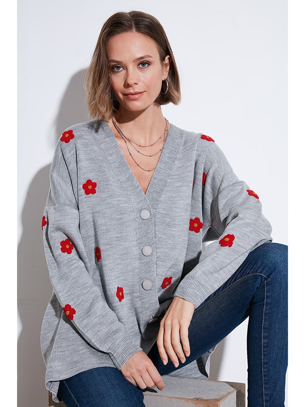 Gri Oversize Fit Çiçekli Düğmeli V Yaka Soft Akrilik Kadın Hırka 4616192