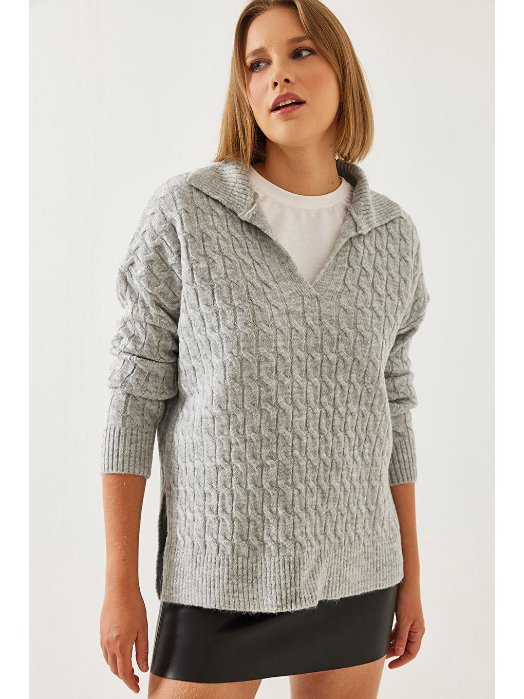 Gri Kadın V Yaka Desenli Triko Kazak