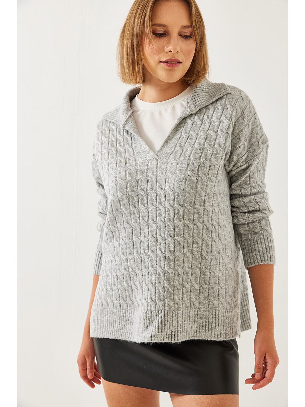 Gri Kadın V Yaka Desenli Triko Kazak-1