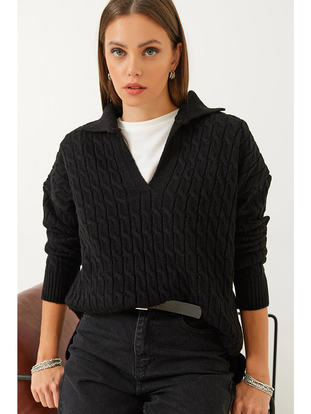 Siyah Kadın V Yaka Desenli Triko Kazak