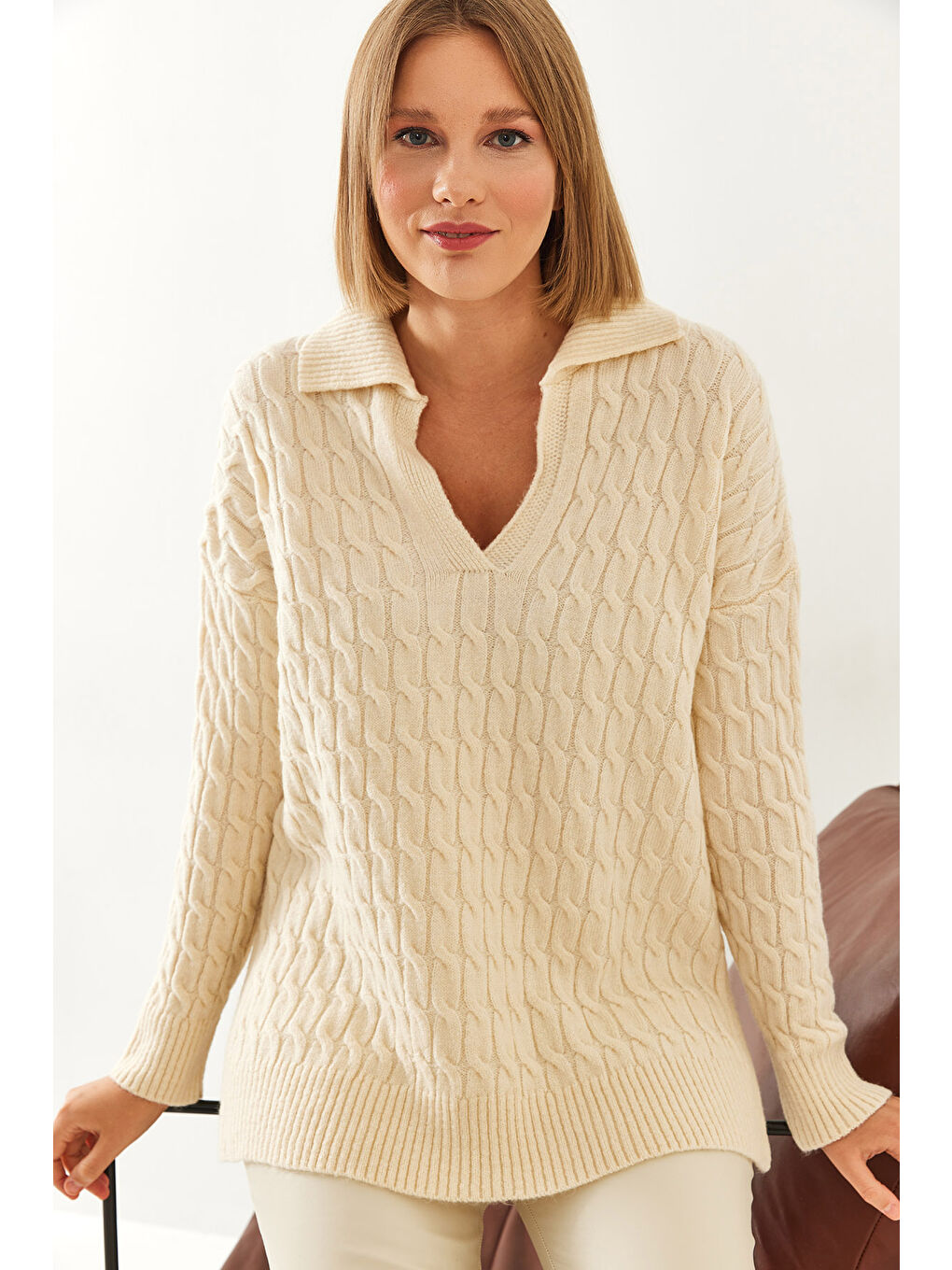 Bej Kadın V Yaka Desenli Triko Kazak-3