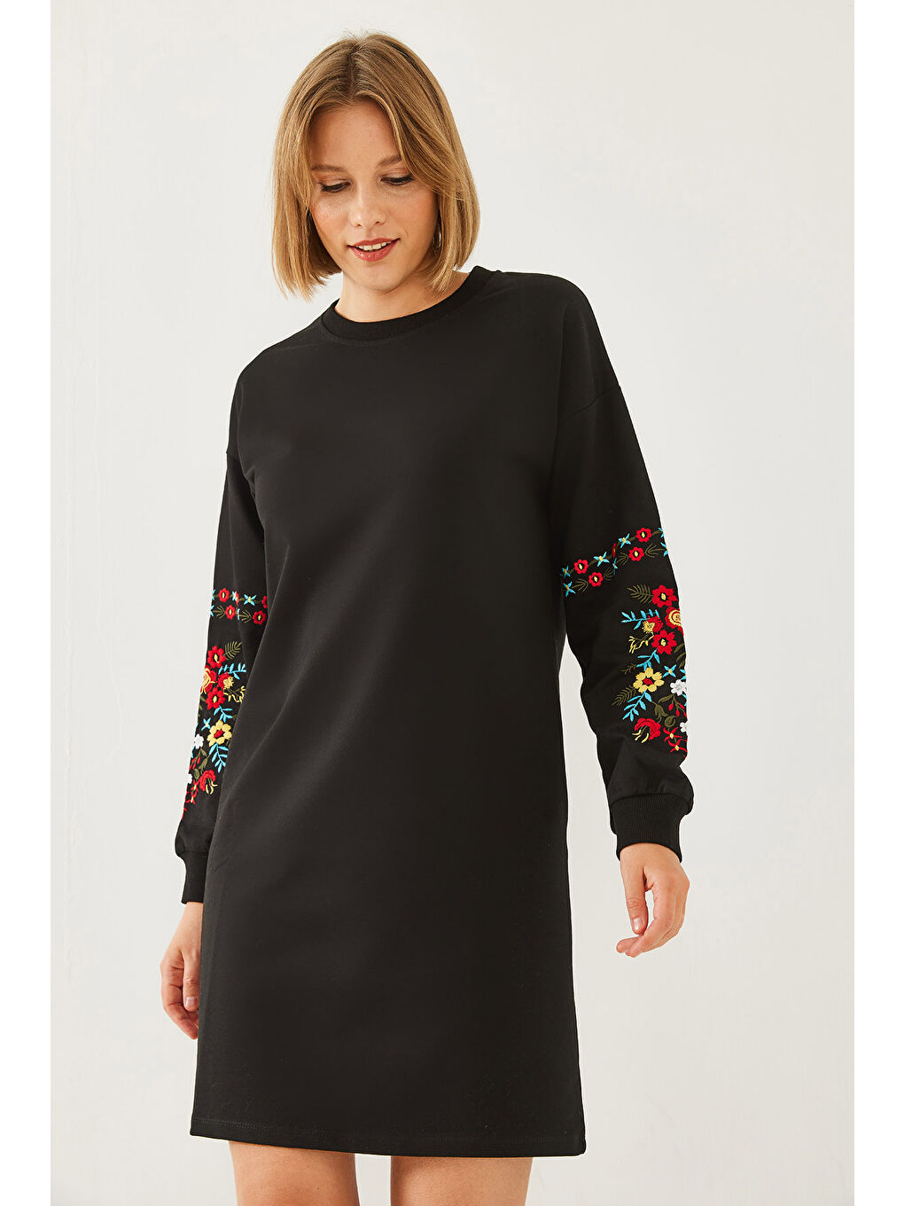 Siyah Kadın Nakış Detaylı Elbise-2