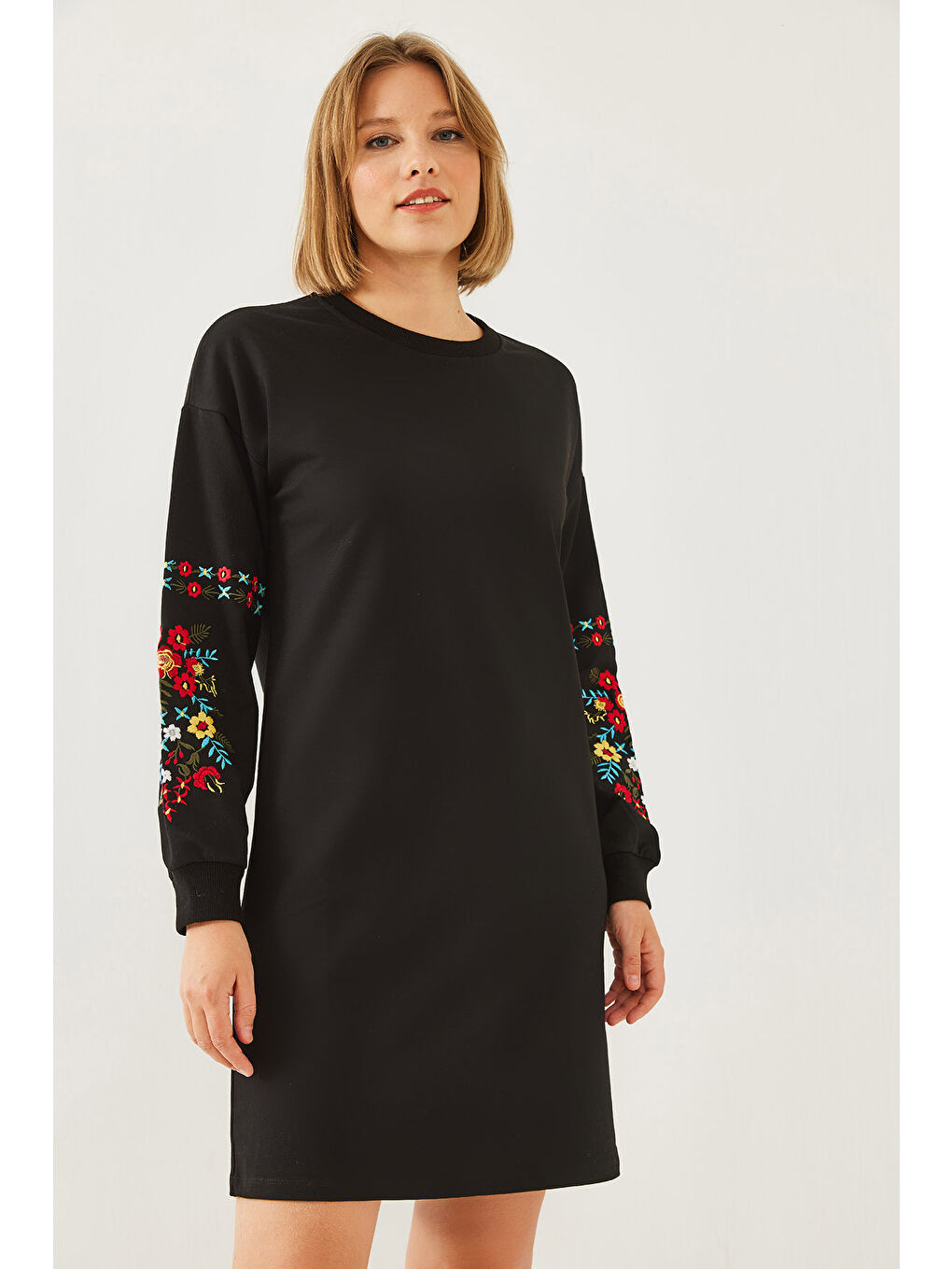 Siyah Kadın Nakış Detaylı Elbise-3