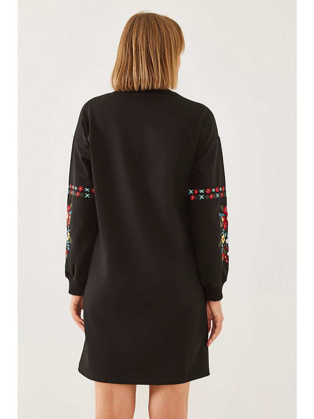 Siyah Kadın Nakış Detaylı Elbise-5