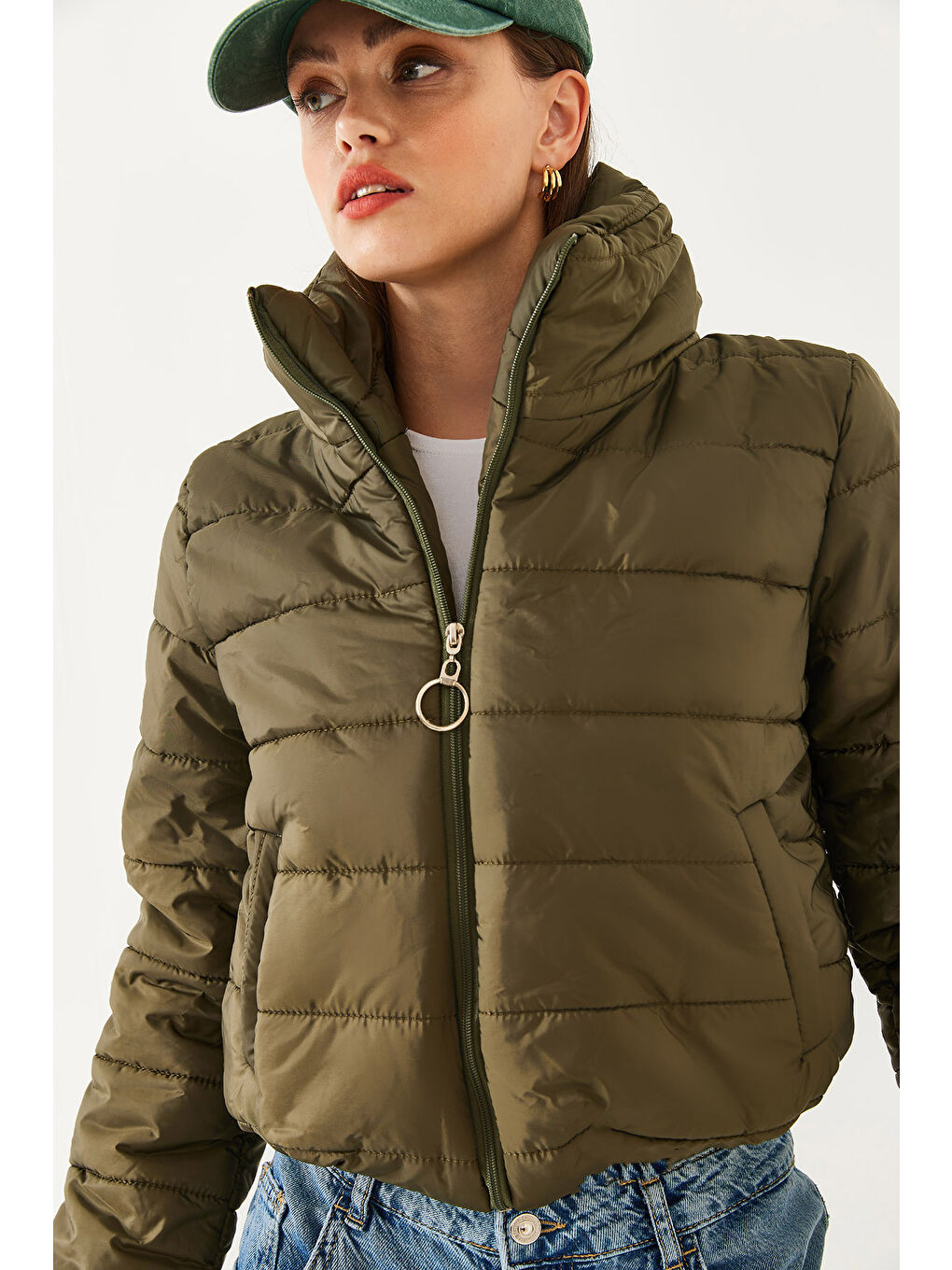 Haki Kadın Dikiş Detaylı Dik Yaka Su Geçirmez Kısa Şişme Mont-1