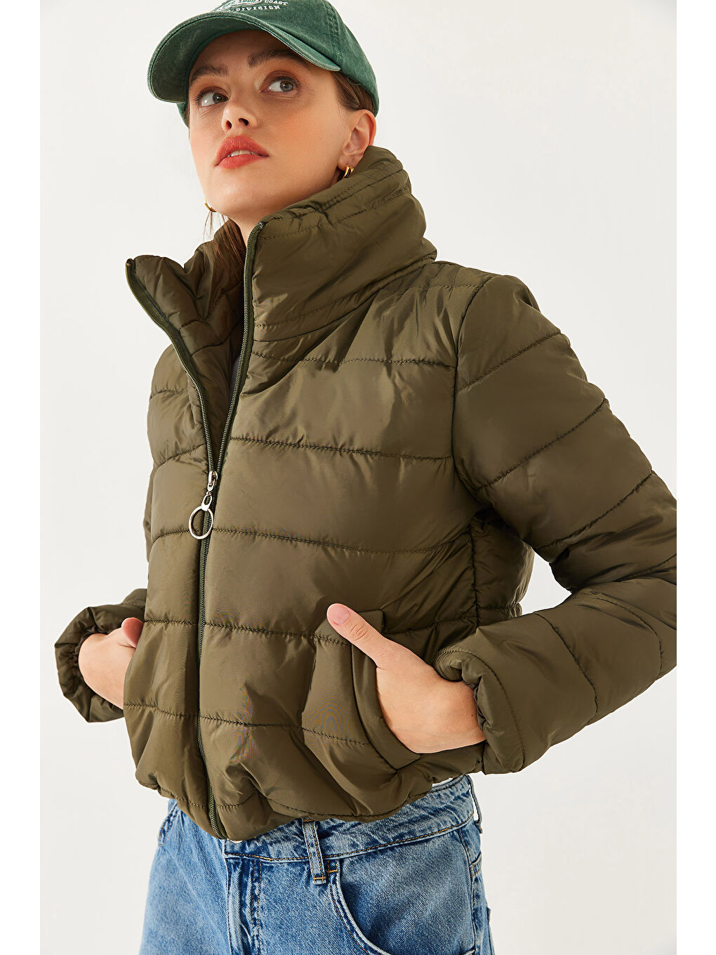 Haki Kadın Dikiş Detaylı Dik Yaka Su Geçirmez Kısa Şişme Mont-2