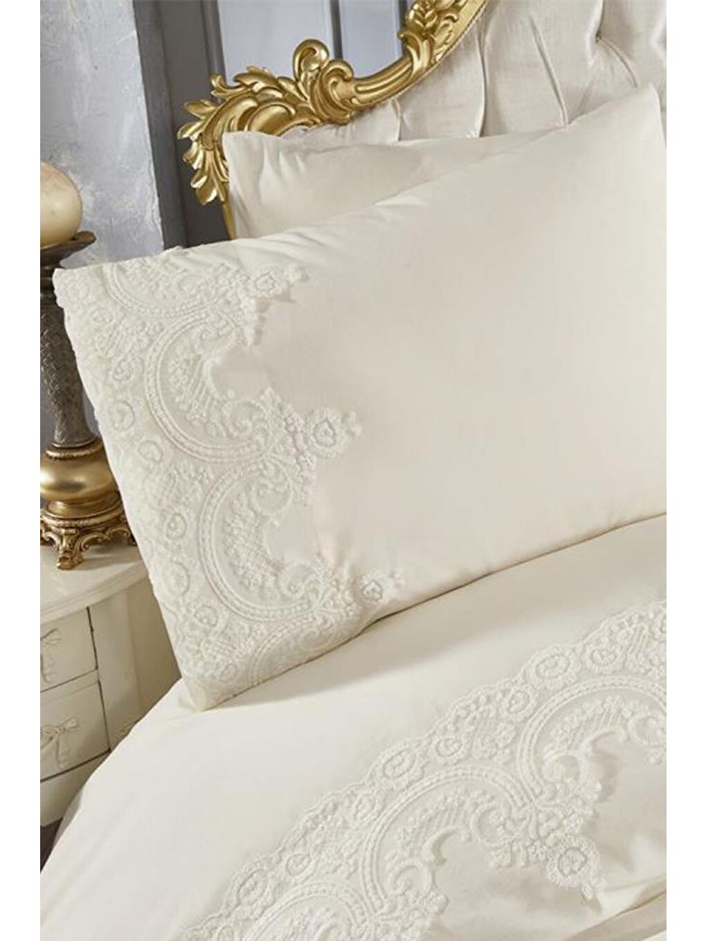 Karışık Fransız Güpürlü Sultans Nevresim Takımı Krem-4