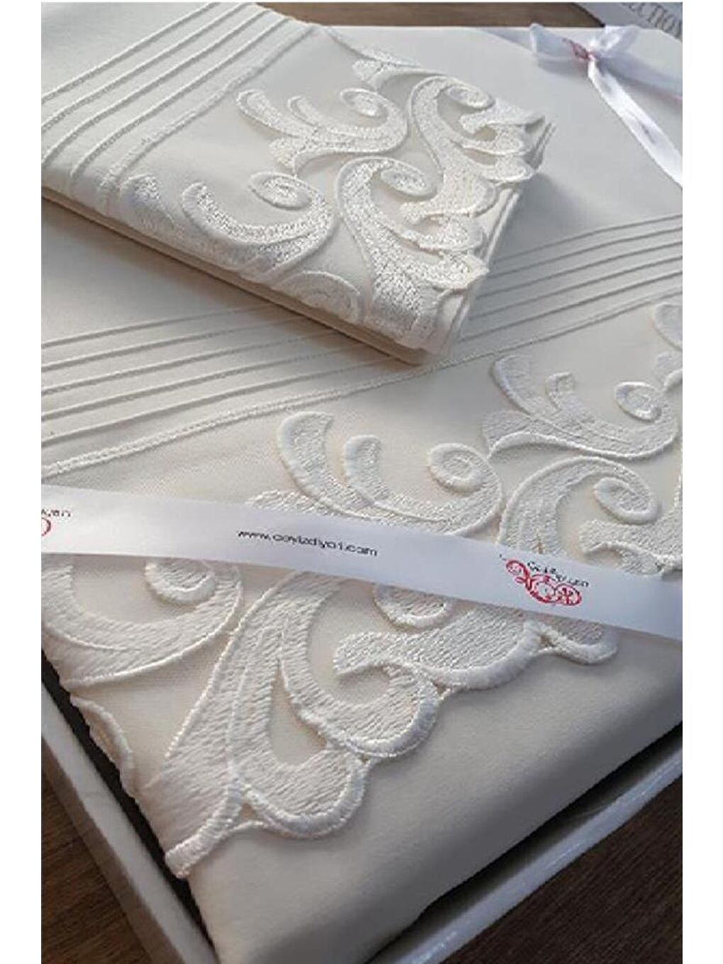 Karışık Fransız Güpürlü Nervürlü Belinda Nevresim Takımı Krem-1