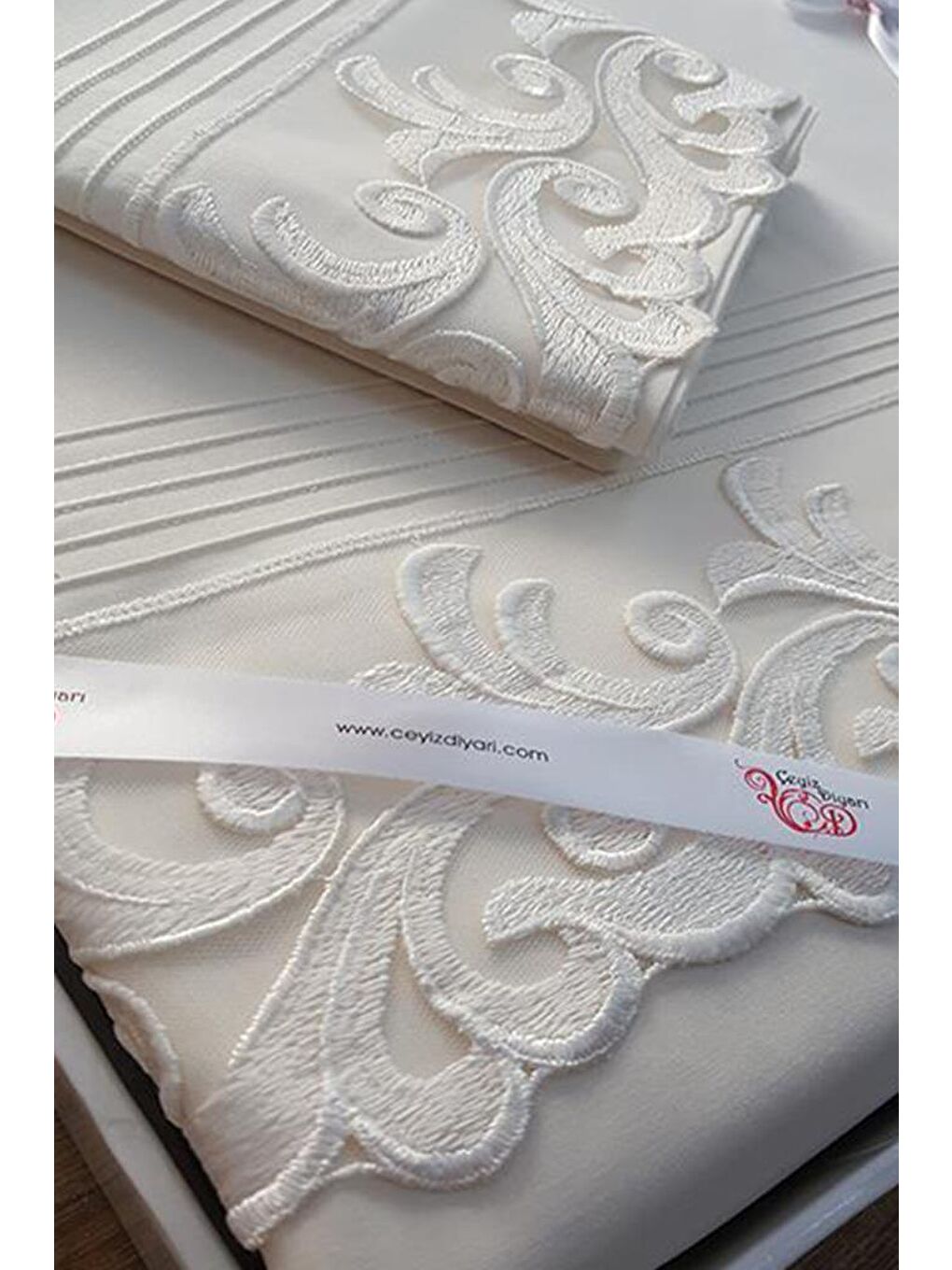 Karışık Fransız Güpürlü Nervürlü Belinda Nevresim Takımı Krem-3