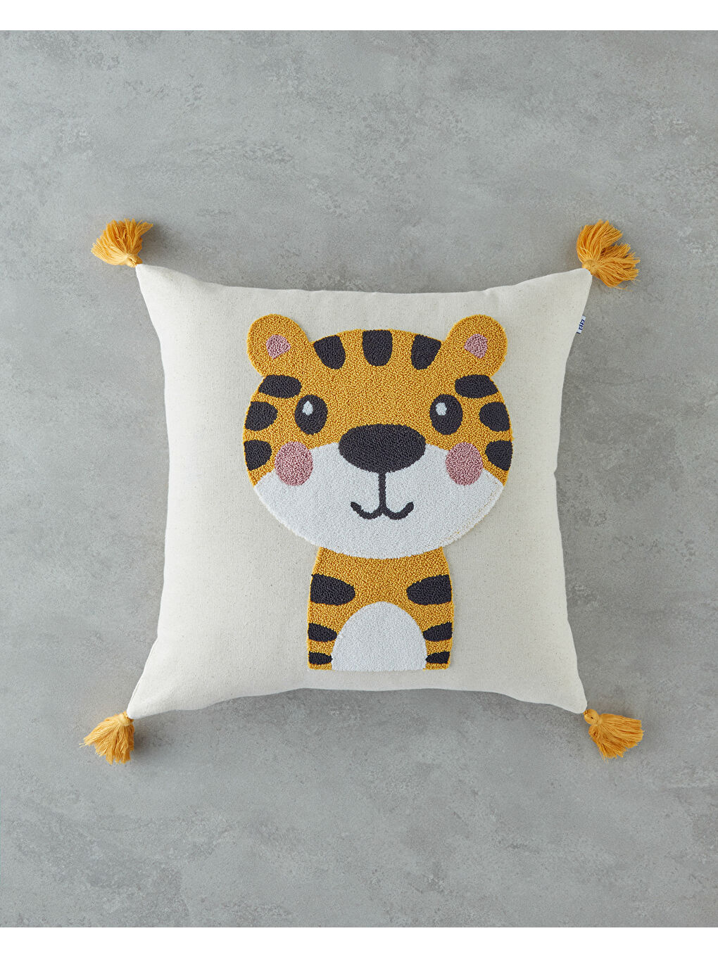 Cute Tiger Bebe Dekoratif Kırlent 45x45 cm Ekru