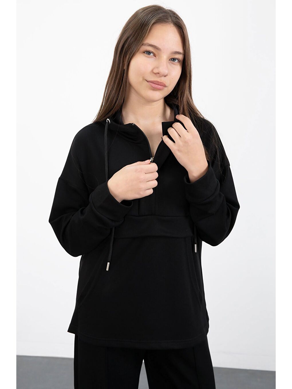 Siyah Yarım Fermuarlı Kapüşonlu Kız Çocuk Geniş Paça Eşofman Takımı 23408-1