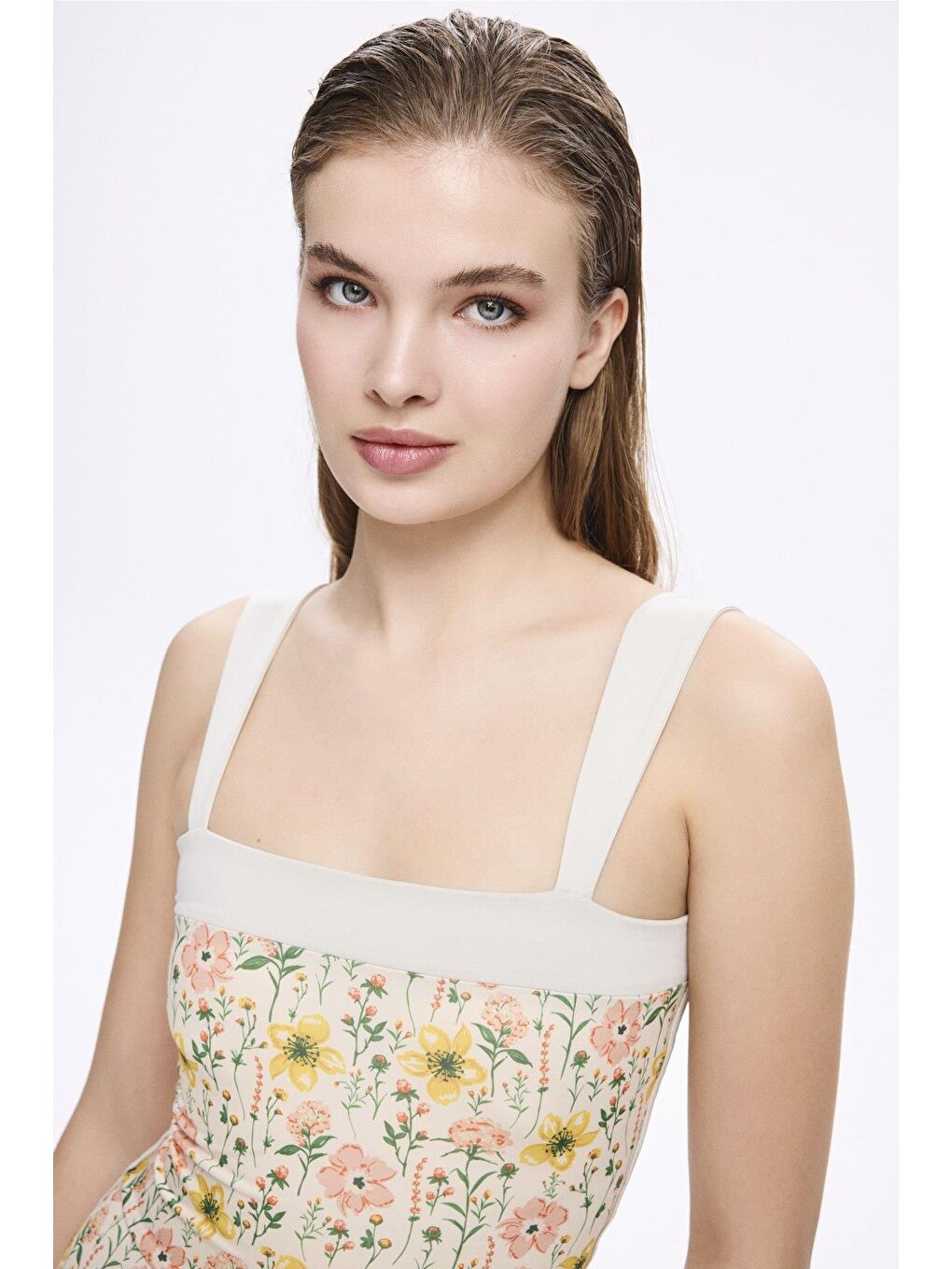 Çiçek Desenli Sarı Renk 3 Parça Yarı Kapalı Mayo - Tulum Takımı 5066-2