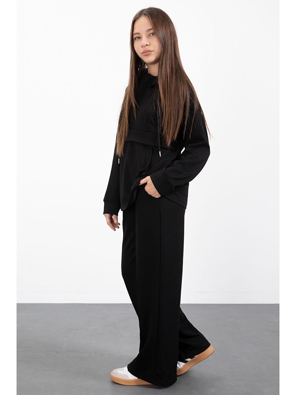 Siyah Yarım Fermuarlı Kapüşonlu Kız Çocuk Geniş Paça Eşofman Takımı 23408-4