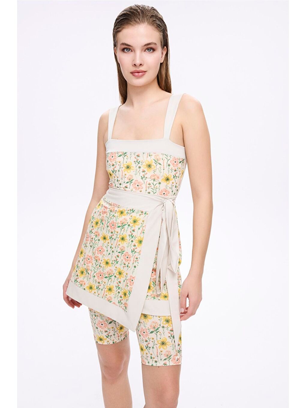 Çiçek Desenli Sarı Renk 3 Parça Yarı Kapalı Mayo - Tulum Takımı 5066-5