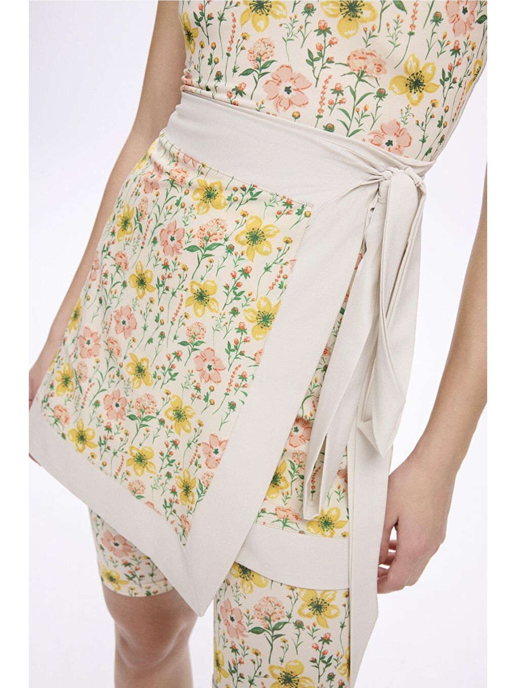 Çiçek Desenli Sarı Renk 3 Parça Yarı Kapalı Mayo - Tulum Takımı 5066-6