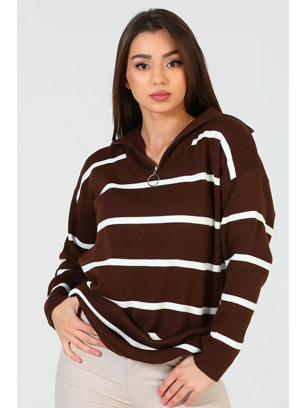 Kahverengi Kadın Yaka Fermuarlı Çizgi Desenli Salaş Triko Kazak-3
