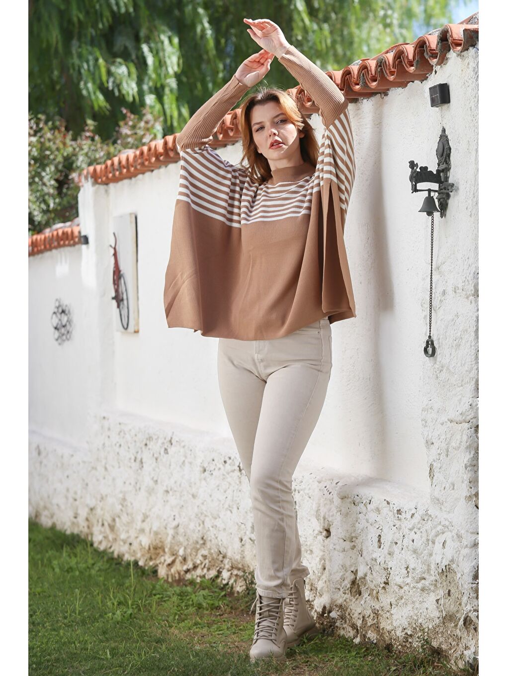 Kahverengi Sütlü Kahve Yarım Balıkçı Yaka Uzun Kol Çizgili Yırtmaçlı Casual Oversize Triko Kazak 66 100-3