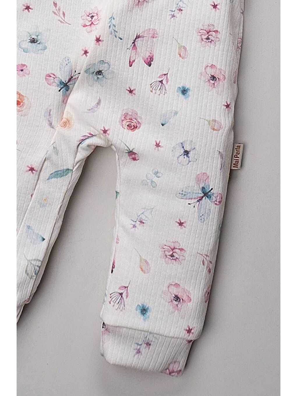 Mor 2 Parça Şapkalı Organik Çiçek Desenli Gizli Fermuarlı Kız Bebek Tulumu-3