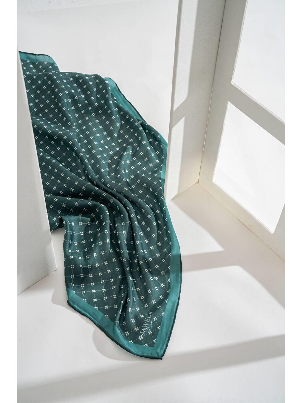 Karışık Kadın Soft Eşarp Paketi ( Bordo-Zümrüt-Lale Lacivert)-3