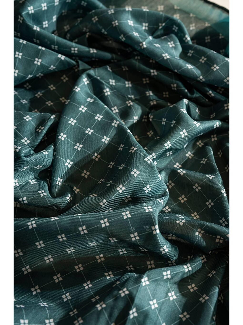 Karışık Kadın Soft Eşarp Paketi ( Bordo-Zümrüt-Lale Lacivert)-6