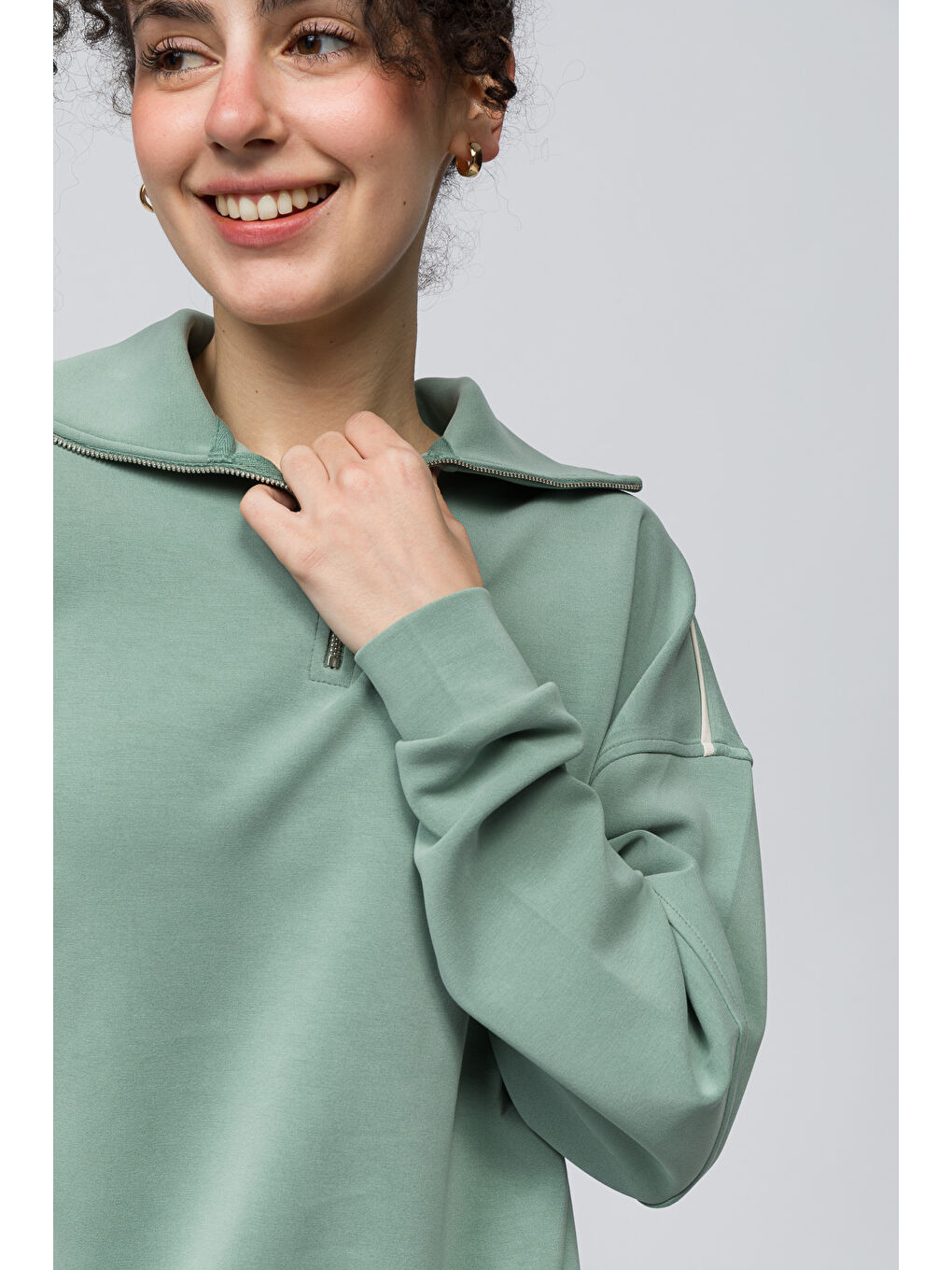 Lugo   Tek Biyeli Oversize Yakası Fermuar Detaylı Önü Kısa Arkası Uzun Modal Sweatshirt   Açık Yeşil-2