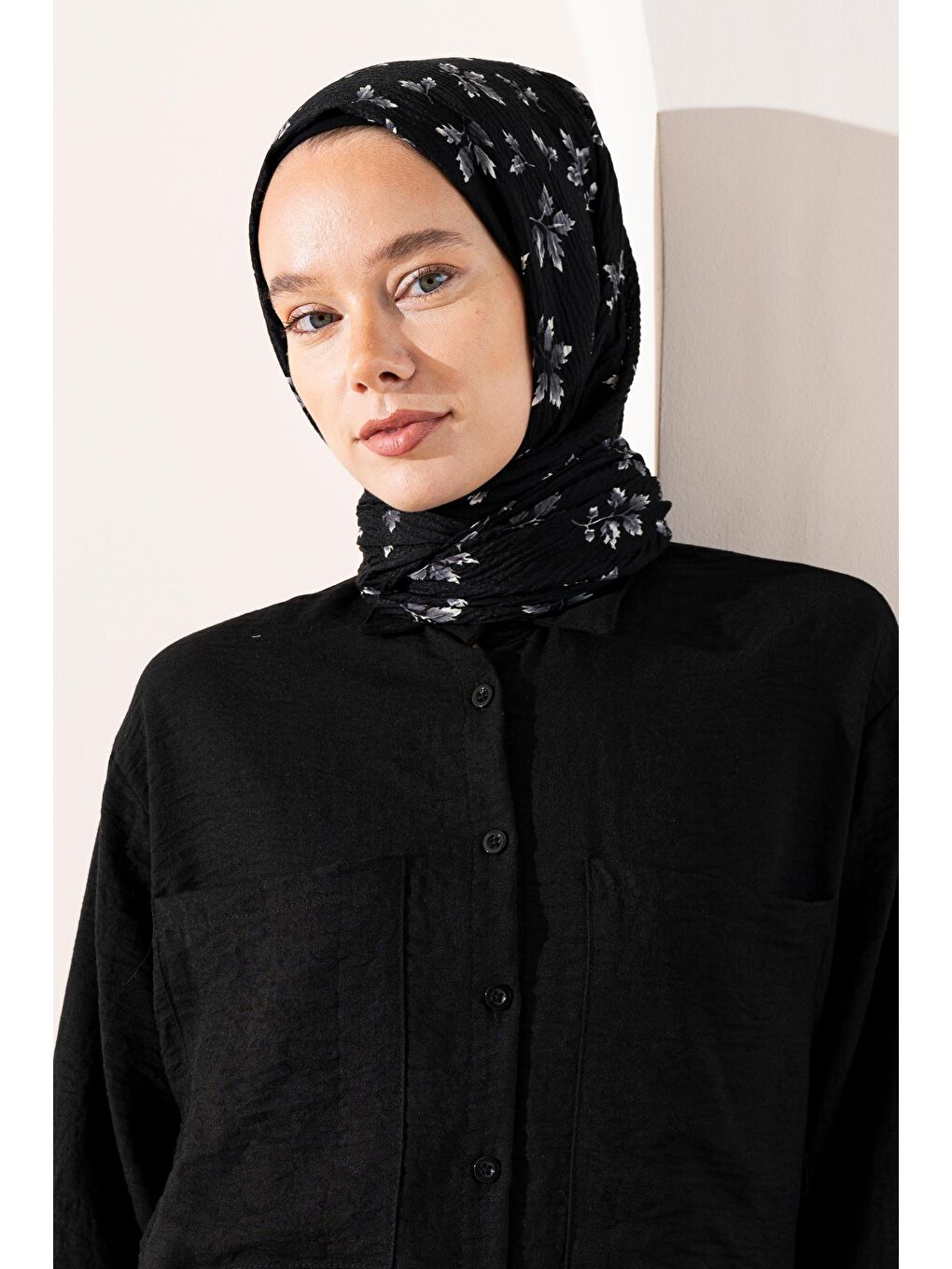 Siyah Kadın Ütü İstemeyen Meşe Desen Bürümcük Şal