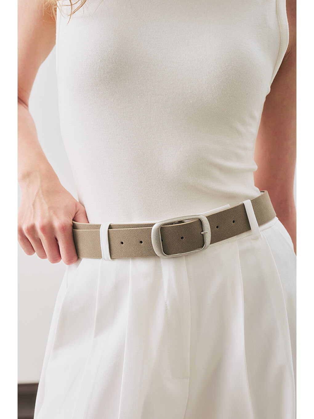 Bej Süet Görünümlü Tokalı Kemer Vizon