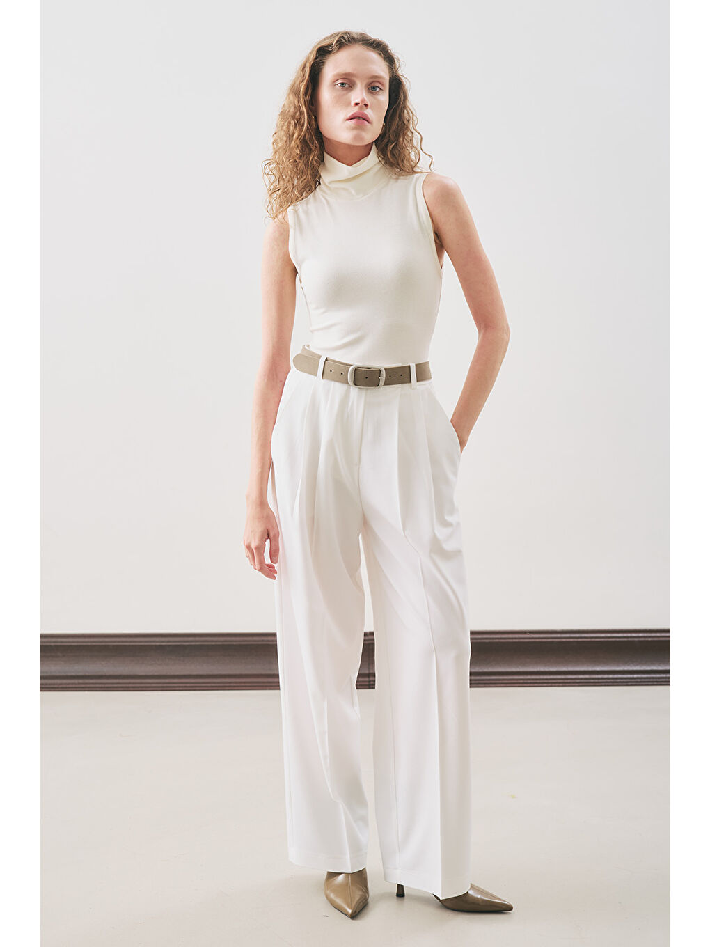 Bej Süet Görünümlü Tokalı Kemer Vizon-2