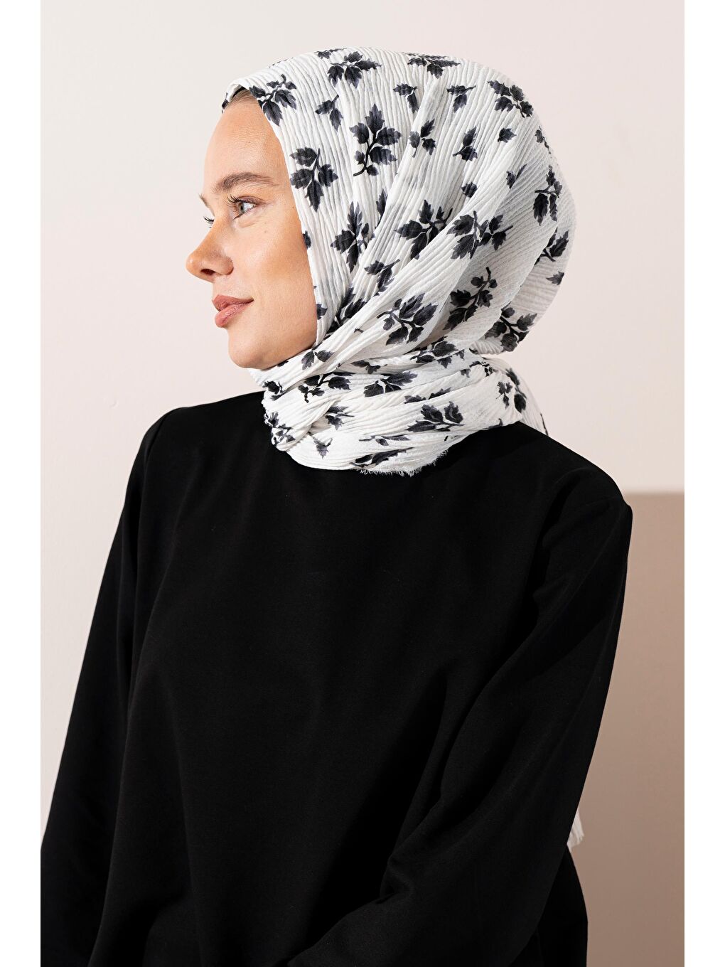 Beyaz Kadın Ütü İstemeyen Meşe Desen Bürümcük Şal