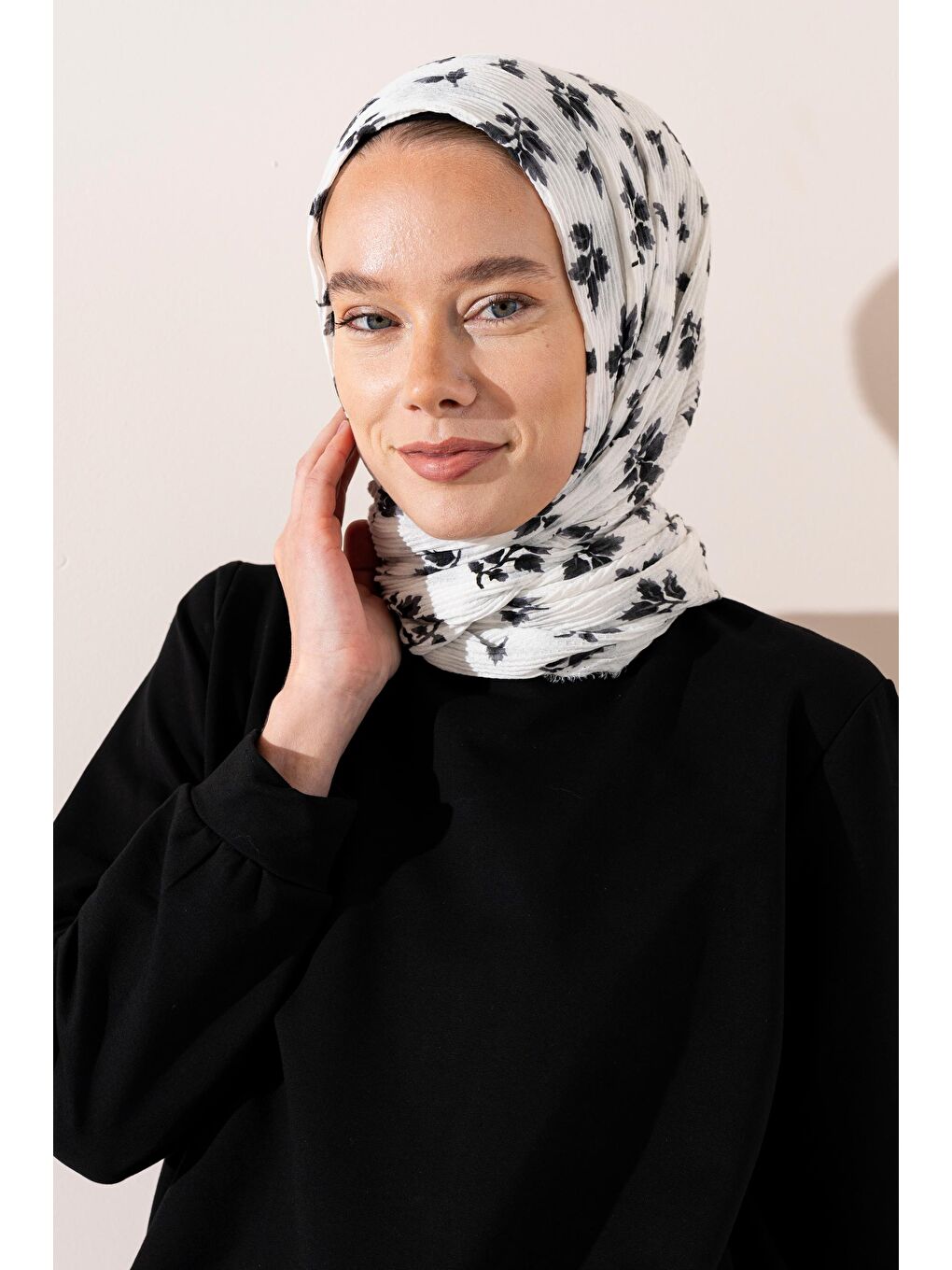 Beyaz Kadın Ütü İstemeyen Meşe Desen Bürümcük Şal-1