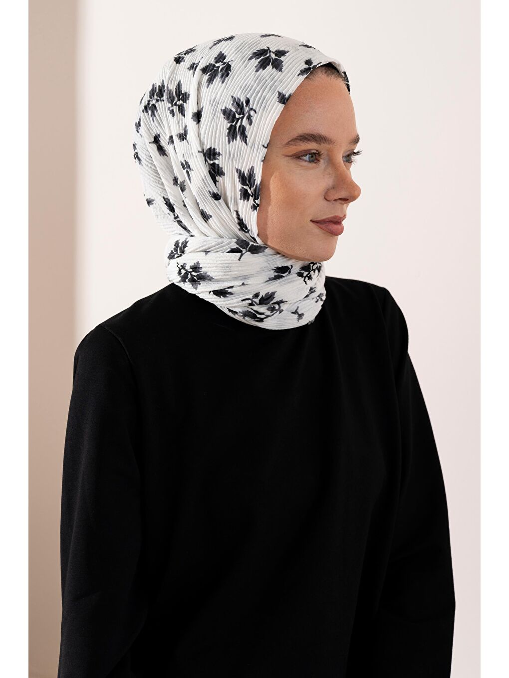 Beyaz Kadın Ütü İstemeyen Meşe Desen Bürümcük Şal-3