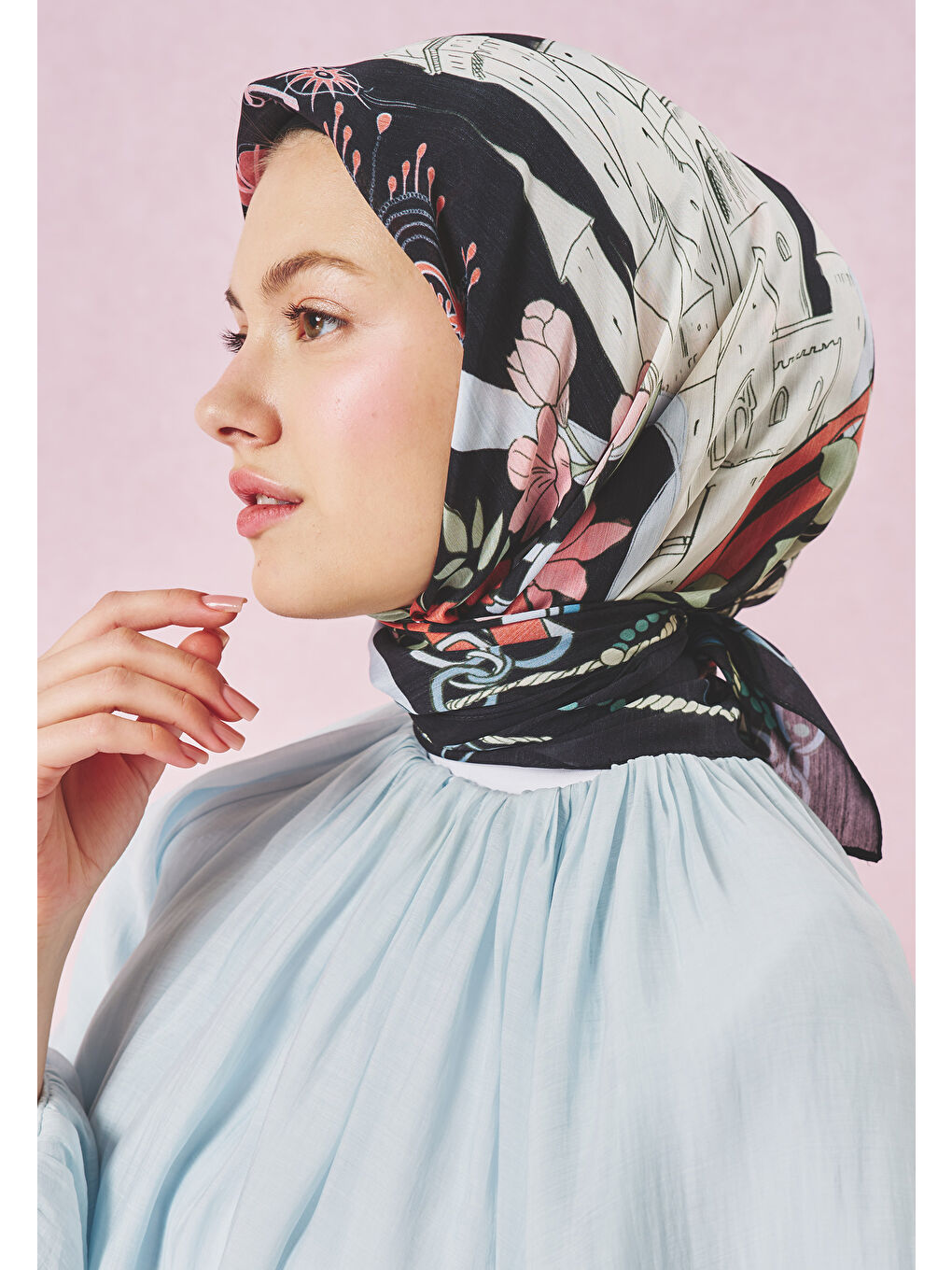 Siyah FAIRYTALE CASTLE DESEN FLOŞ VİSKON EŞARP BLACK-2