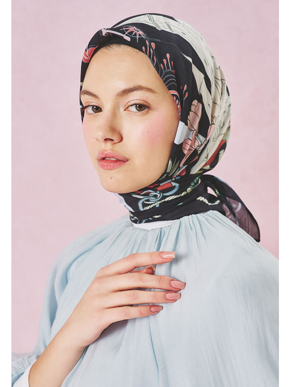 Siyah FAIRYTALE CASTLE DESEN FLOŞ VİSKON EŞARP BLACK-3