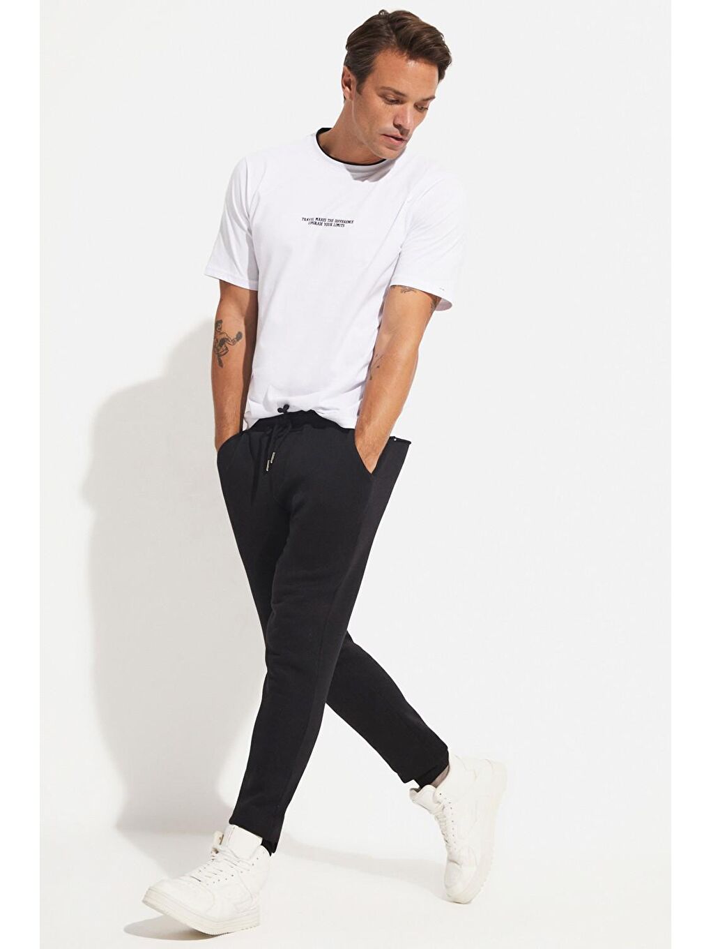 Beyaz Bisiklet Yaka Kısa Kollu Baskılı Erkek Tişört-3