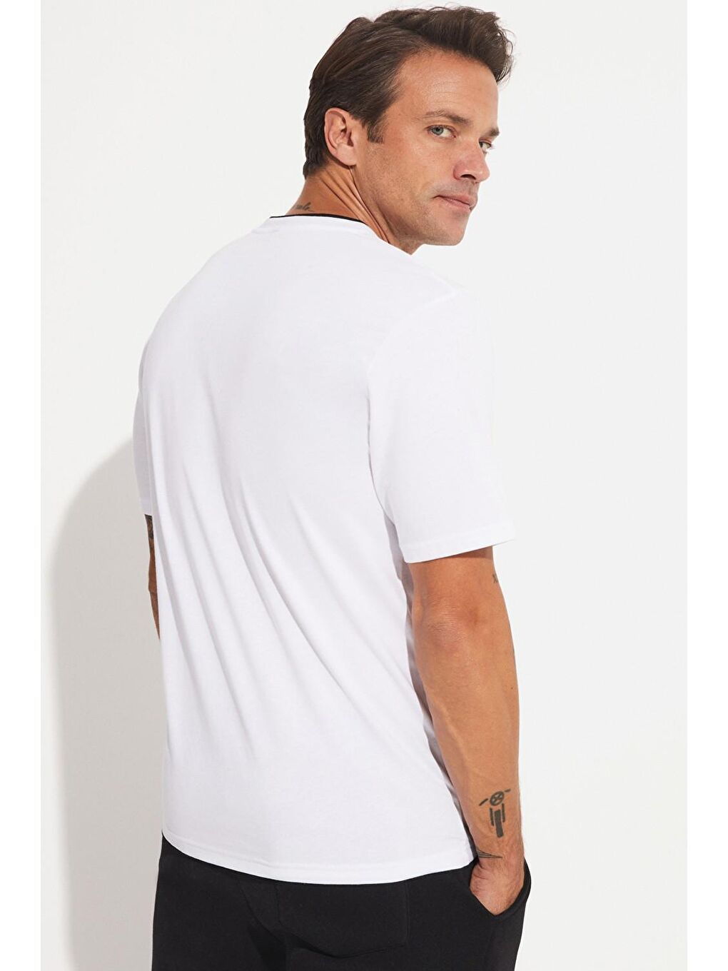 Beyaz Bisiklet Yaka Kısa Kollu Baskılı Erkek Tişört-4