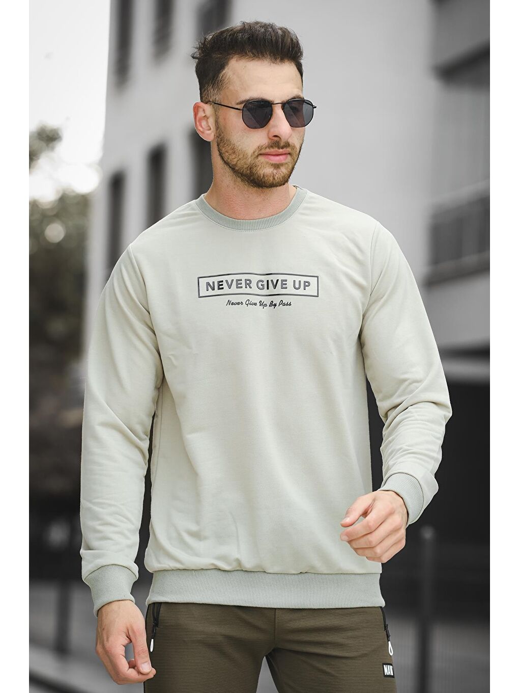 Yeşil Never Give Up Baskılı Slim Fit Elastanlı Sıfır Yaka Erkek Sweatshirt