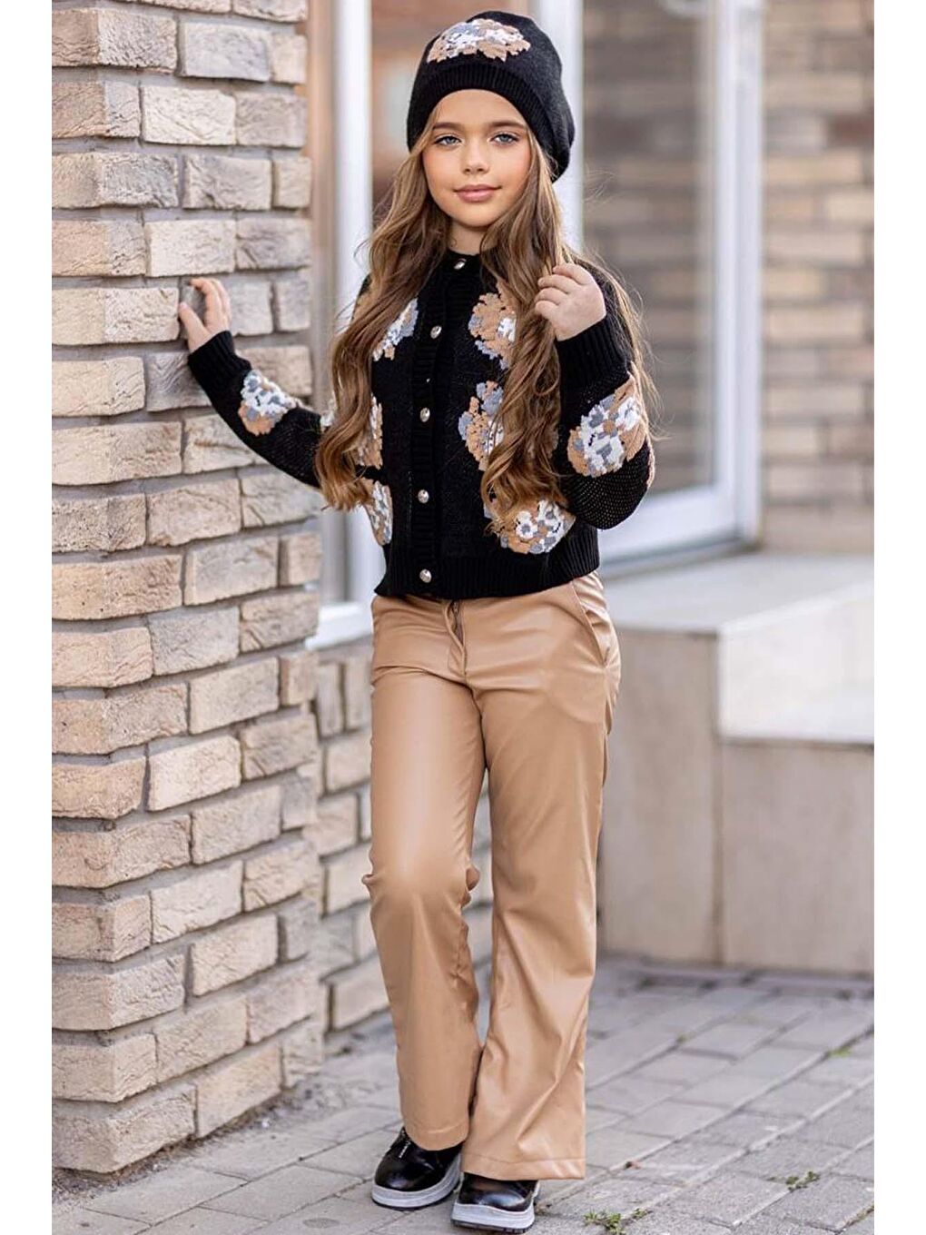 Kız Çocuk Kabartmalı Triko Siyah Hırka ve Deri Alt Takım